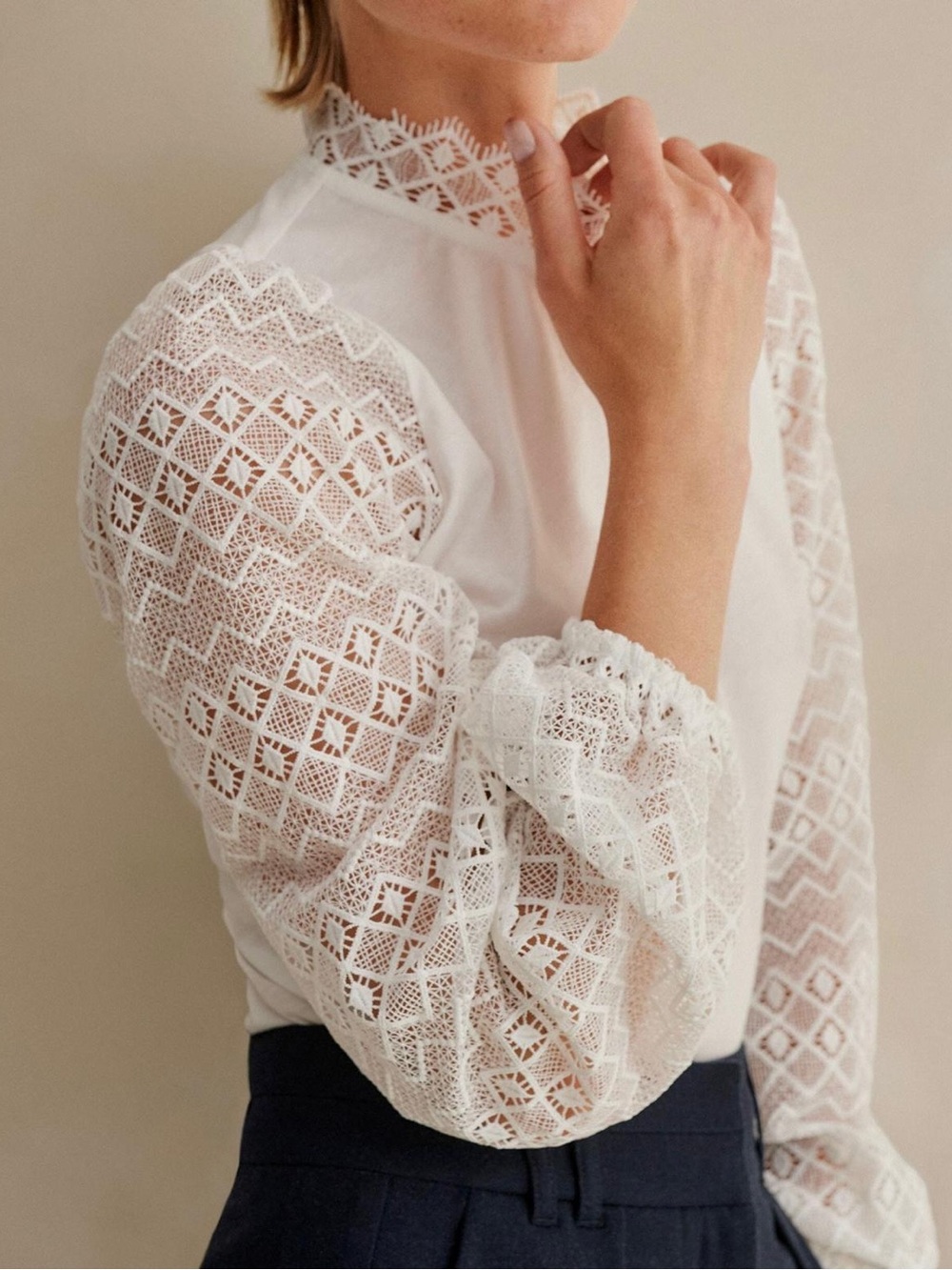 Me + Em  Statement Lace Sleeve Layering Blouse in white size 4